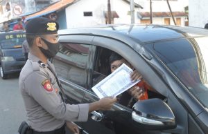 Maklumat Kapolri Tentang Cegah Covid 19 Terus Dibagikan Personil Polres MTB