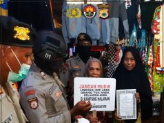 Kasat Samapta Polres MTB Sambangi Warga Saumlaki Guna Ajak Tidak Mudik