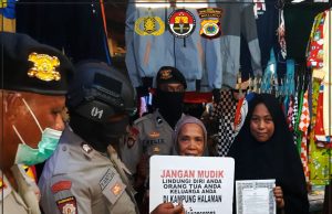 Kasat Samapta Polres MTB Sambangi Warga Saumlaki Guna Ajak Tidak Mudik