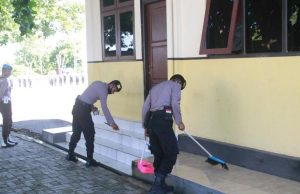 Kasipropam Polres MTB Awasi Langsung Pembersihan Mako Polres