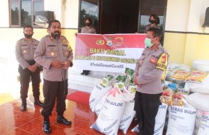 Kapolres MTB Serahkan Bantuan Sembako Kepada 160 Kepala Keluarga Di Saumlaki