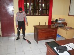 Bag Ren Polres MTB Bersihkan Ruangan Kerja Guna Cegah Virus Corona