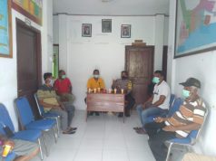 Terus Ajak Warga Cegah Covid 19,Bhabinkamtibmas Desa Amdasa Sambangi Warganya