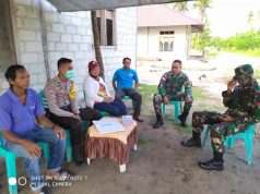 Bhabinkamtibmas Desa Fursuy Bersinergis Dengan TNI Guna Pantau Posko Covid 19