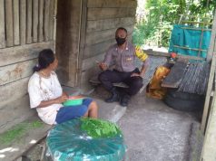 Bhabinkamtibmas Desa Kabiarat Sambangi Keluarga Bapak Niko Nusatjasi Serta Ajak Cegah Covid 19