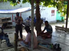 Bhabinkamtibmas Desa Kabiarat Sambangi Warga Dan Sampaikan Maklumat Kapolri