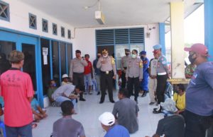 Ditengah Pandemi Covid 19,Kapolres MTB Sambangi Kaum Buruh Pelabuhan Laut Saumlaki