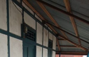 Bhabinkamtibmas Desa Kelaan Door To Door Kepada Beberapa Pemuda