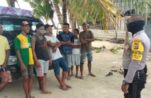 Sambangi Para Pemuda Desa, Bhabinkamtibmas Desa Kelaan Sampaikan Pencagahan Covid 19
