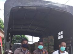 Pengamanan Pembagian Bantua Sosial Bagi Warga Dampak Covid 19 Oleh Bhabinkamtibmas Kelurahan Saumlaki