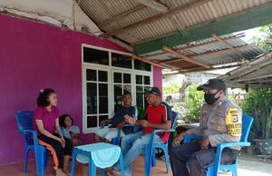 Bhabinkamtibmas Desa Lorulun Kunjungi Warganya Yang Baru Tiba Dari Ambon