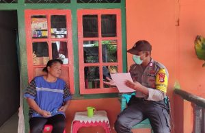 Bhabinkamtibmas Sambangi Warga RT 14/ RW 03 Desa Olilit Barat Guna Ajak Cegah Covid 19