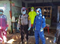 Bhabinkamtibmas Desa Rumah Salur Laksanakan Penyemprotan Cairan Disinfektan