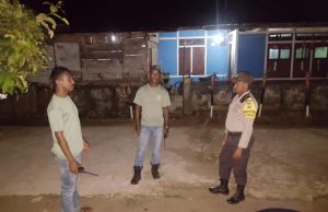 Jaga Kamtibmas Ditengah Pandemi Covid 19,Bhabinkamtibmas Desa Rumah Salut Rutin Ronda Malam