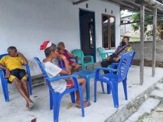 Bhabinkamtibmas Desa Sangliat Dol Sambangi Warganya Serta Sosialisasi Cegah Covid 19
