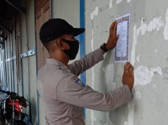 Sat Binmas MTB Tempelkan Maklumat Kapolri Tentang Cegah Covid 19