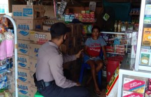 Peduli Pencegahan Covid 19,Brigpol Mario Uren Brig Sat Binmas Polres MTB Rutin Datangi Warga