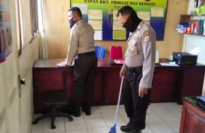 Cara Cegah Covid 19, Satuan Binmas Polres MTB Pembersihan Ruangan Kerja