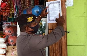 Cegah Covid 19, Sat Samapta Polres MTB Tempelkan Maklumat Kapolri