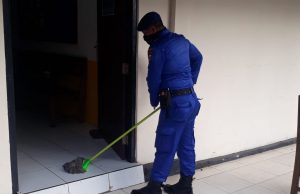 Piket Jaga Sat Polair Polres MTB Rutin Membersihan Ruangan Keraja Guna Cegah Covid 19