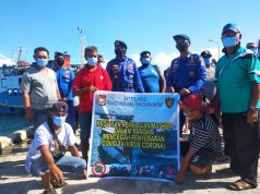 Sat Polair Polres MTB Bagikan Masker Buat Masyarakat Pesisir