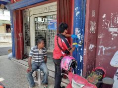 Polres MTB Tempelkan Brosur Ancaman Pidana Bagi Warga Yang Tidak Patuh Dalam Cegah Covid 19