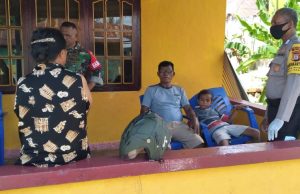 Sinergitas Bhabinkamtibmas Dan Babinsa Desa Sifnana Dalam Mengawal Pendataan Warga Kurang Mampu