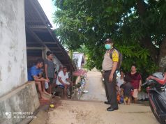 Bhabinkamtibmas Desa Watidal Door To Door Guna Sosialisasi Cegah Covid 19