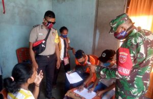 Bhabinkamtibmas Desa Werain Kawal Giat Pendataan Warga Yang Kurang Mampu