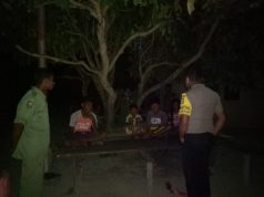 Bhabinkamtibmas Desa Werain Bubarkan Anak – Anak Mudah Yang Masih Duduk Berkerumun