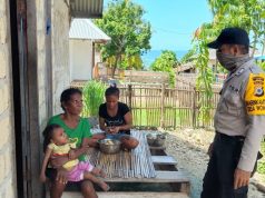 Lewat Door To Door, Bhabinkamtibmas Desa Wowonda Sampaikan Maklumat Kapolri Tentang Covid 19