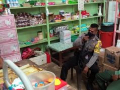 Door to door system Bhabinkamtibmas Batu Putih Sosialisasikan New Normal.