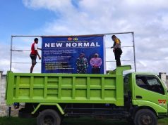 Pemasangan Spanduk dan Sosialisasi Prosedur Standar Tatanan Baru ( New Normal ) oleh Bhabinkamtibmas Kelurahan Saumlaki