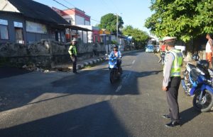 Sat Lantas Polres MTB Tetap Memberikan Kamseltibcarlantas Disaat Pandemi Covid 19