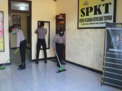 Personil SPKT Polres MTB Rutin Bersihkan Ruangan Kerja Guna Cegah Covid 19