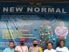 Bhabinkamtibmas Olilit Timur sosialisasikan Prosedur standar Tatanan Baru ( NEW NORMAL ) lewat pemasangan spanduk di Desa.