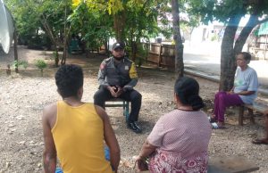 Lewat Giat Binluh, Bhabinkamtibmas Desa Adaut Sosialisasikan Cegah Covid 19