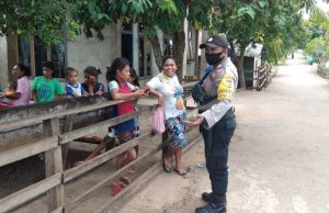 Kunjungi Setiap Warga Binaan,Bhabinkamtibmas Adaut Terus Ajak Cegah Covid 19