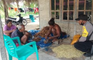 Protokol Pencegahan Covid 19 Gencar Disampaikan Bhabinkamtibmas Desa Adaut Bagi Warganya