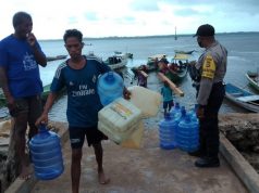 Bhabinkamtibmas Desa Adaut Himbau Warga Antisipasi Cuaca Ekstrim Serta Cegah Covid 19