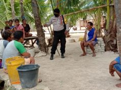 Sambangi Warga Di Beberapa RT, Bhabinkamtibmas Adodo Molu Ajak Bercocok Tanam Dan Cegah Covid 19