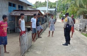 Instruksi Kapolri Lewat Maklumat Tentang Cegah Covid 19 Terus Disosialisasikan Bhabinkamtibmas Desa Adodo Molu