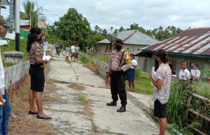 Bhabinkamtibmas Adodo Molu Kawal Dan Berikan Pengamanan Terhadap Guru – Guru SMP Negeri 1