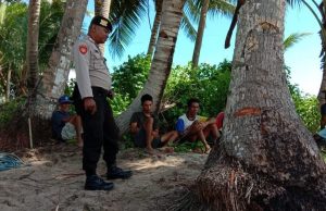 Bhabinkamtibmas Adodo Molu Himbau Warga Untuk Patuhi Instruksi Pemerintah Tentang Cegah Covid 19