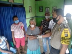 Bhabinkamtibmas Alusi Krawain Kawal Dan Pam Giat Pembagian BLT
