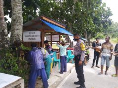 Satu Persatu Warga Desa Disambangi Bhabinkamtibmas Desa Amdasa Guna Sampaikan Maklumat Kapolri
