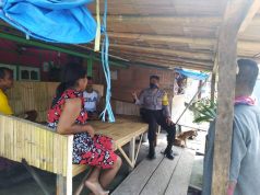Giat Door To Door, Bhabinkamtibmas Amdasa Himbau Warga Patuh Dalam Cegah Covid 19
