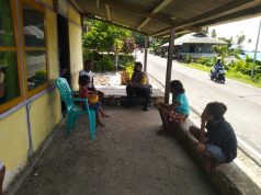 Door To Door Kerumah Warga,Bhabinkamtibmas Desa Amdasa Ajak Warga Cegah Covid 19 Dan Bercocok Tanam