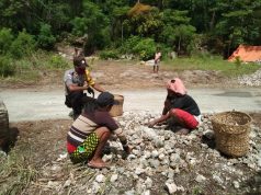 Datangi Setiap Warga, Bhabinkamtibmas Awear Ingatkan Kembali Pencegahan Covid 19