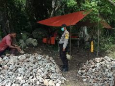 Sambangi Para Pekerja Batu, Bhabinkamtibmas Desa Awear Lama Himbau Pencegahan Covid 19